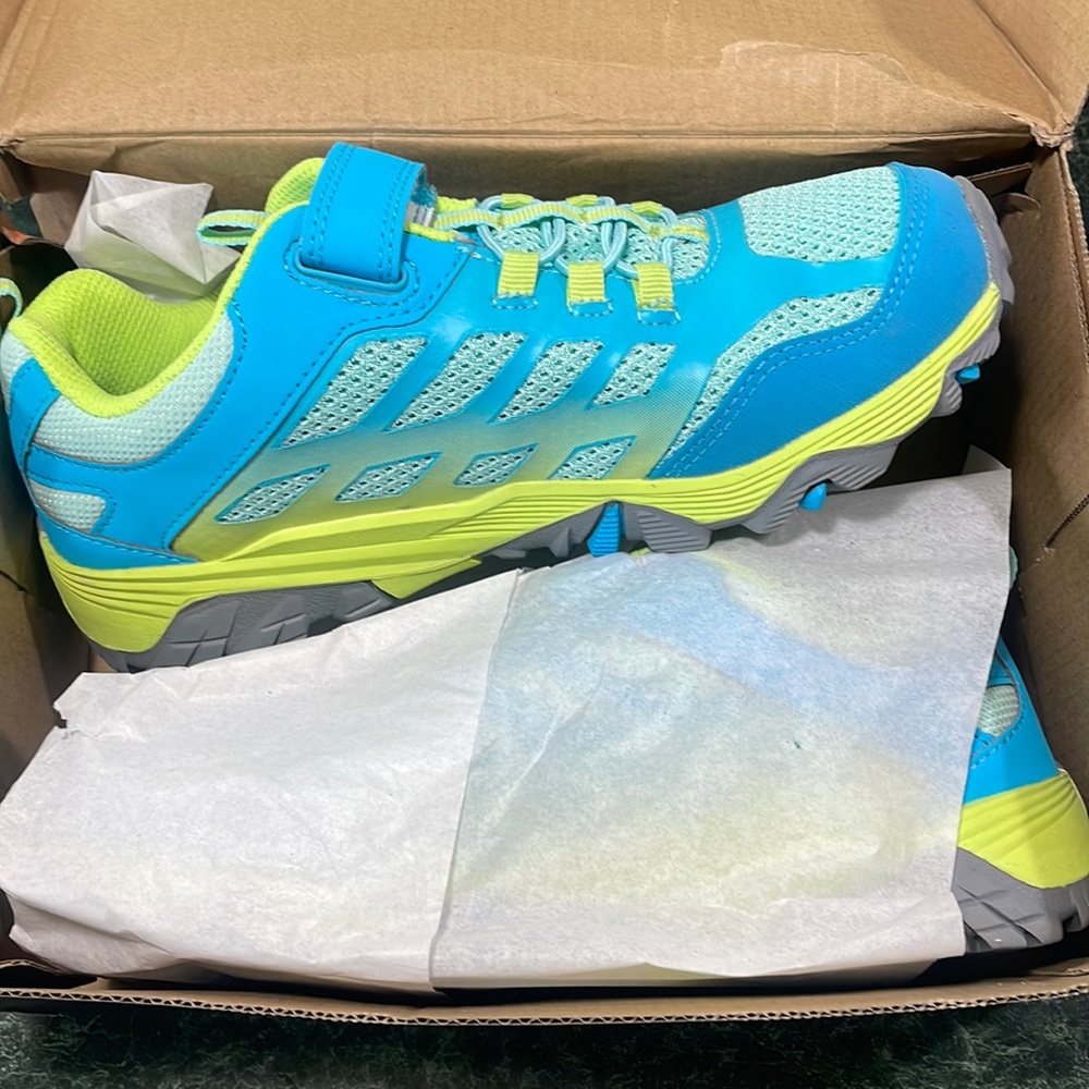 Merrell Hiking Shoes Size 4M Girls